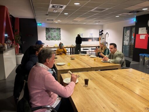 Stichting Brabant Maatjes - Social Friday Café Tilburg: Een Ontspannen en Verbonden Start van het Weekend i.s.m. R-Newt