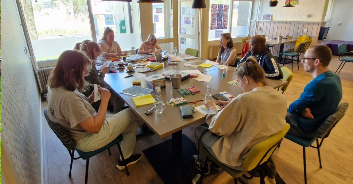 Stichting Brabant Maatjes - Eerste maandelijkse zaterdag inloop groot succes Samen eten & schilderen bij Bloemenoord in Waalwijk