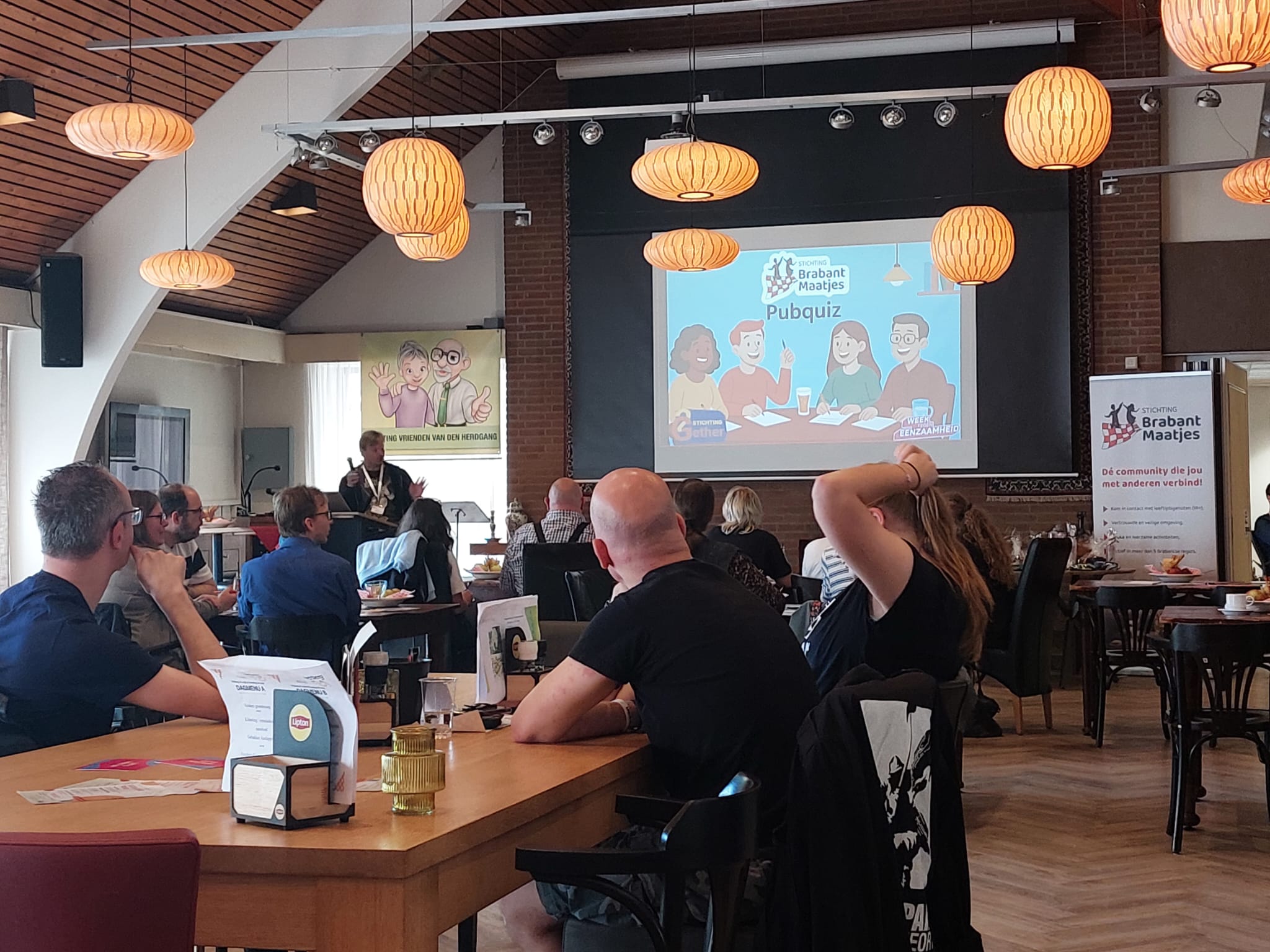 Pubquiz Tilburg tegen eenzaamheid – Brabant Maatjes verbindt generaties