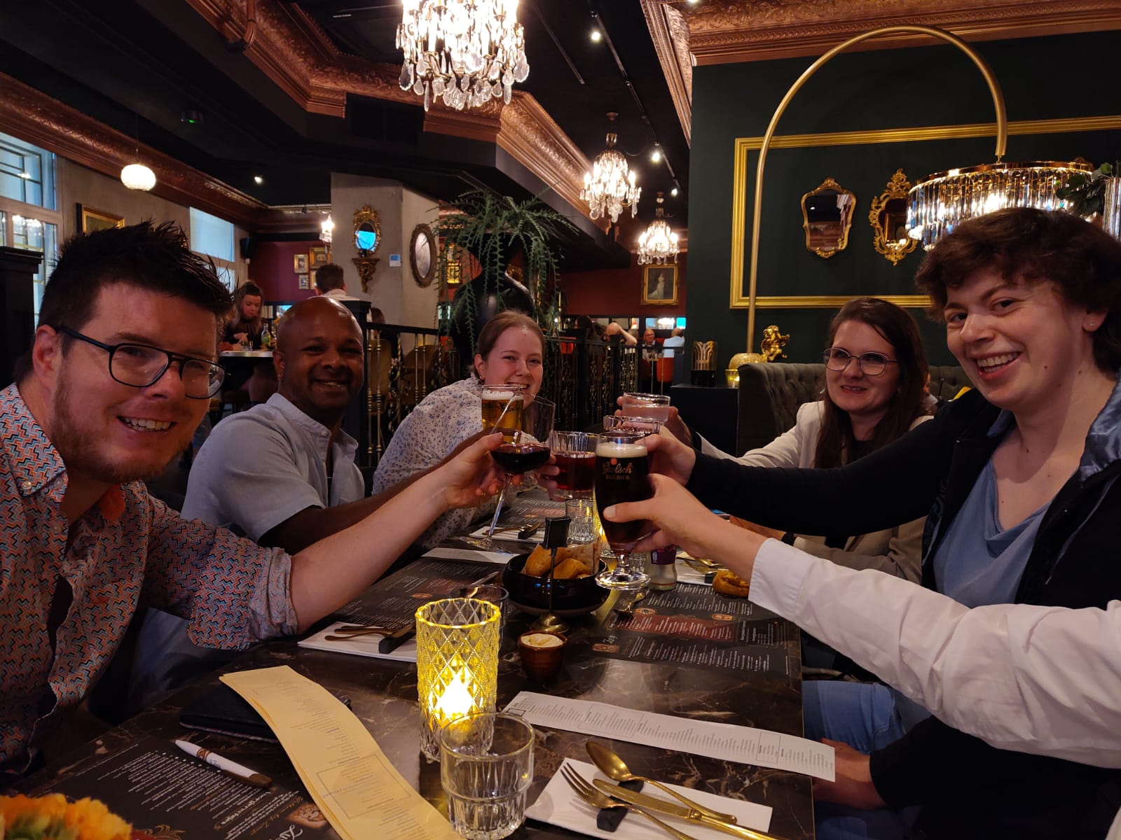 Samen uit eten Breda – Maatjes genieten van een gezellige avond bij Het Zusje in Breda.