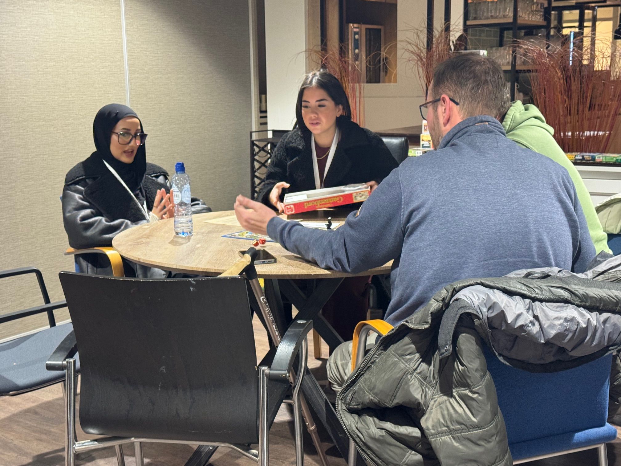 Creatieve activiteit tijdens Social Café Tilburg in Den Herdgang